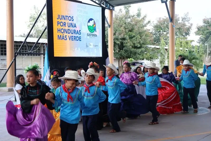 The children of Lamani performed during the event to welcome the Susenta Honduras team and the French Ambassador.